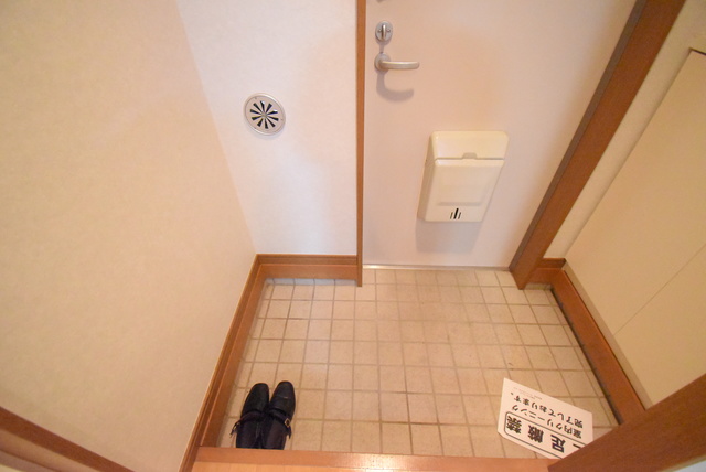 玄関　203号室写真