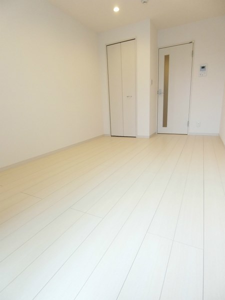 居室・リビング　白基調の明るいお部屋です。