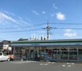 コンビニ　ファミリーマート日野万願寺店（コンビニ）まで130m