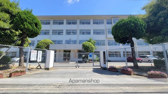 中学校　福岡市立中学校香椎第二中学校（中学校）まで1586m