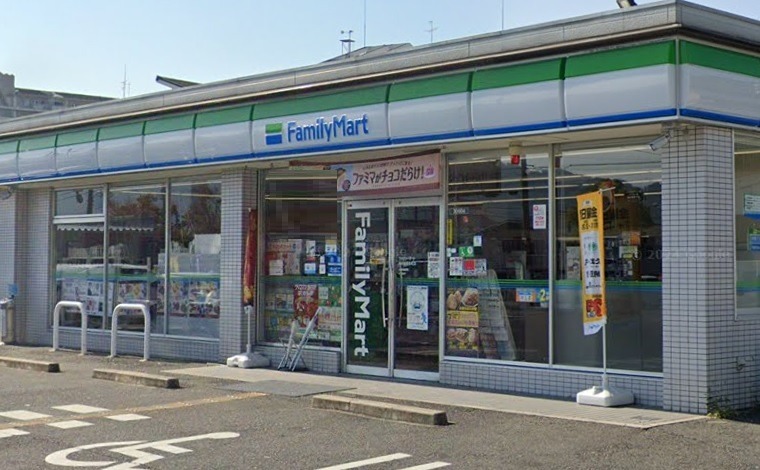 コンビニ　ファミリーマート 河内長野市町店（コンビニ）まで647m