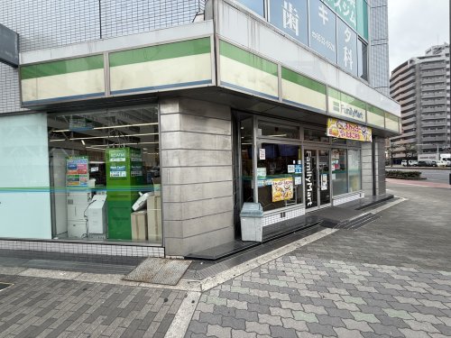 コンビニ　ファミリーマート 南堀江三丁目店（コンビニ）まで120m