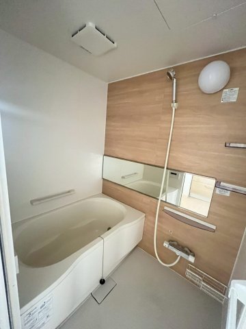 バス・シャワールーム　コンパクトで使いやすいお風呂です