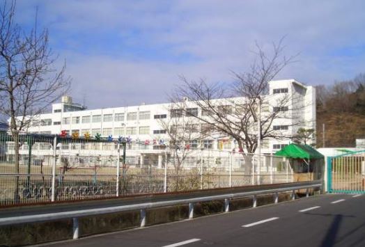 小学校　高槻市立北清水小学校（小学校）まで500m