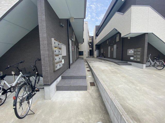 エントランス　ゆとりのあるエントランスです