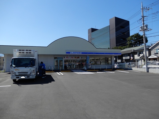 コンビニ　ローソン　伊勢原高森七丁目店（コンビニ）まで450m