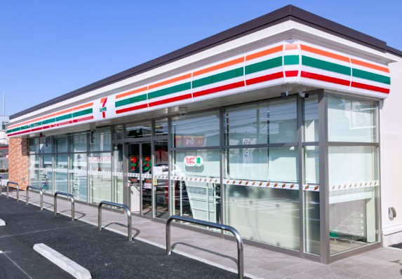 コンビニ　セブンイレブン江戸川西小岩5丁目店（コンビニ）まで254m