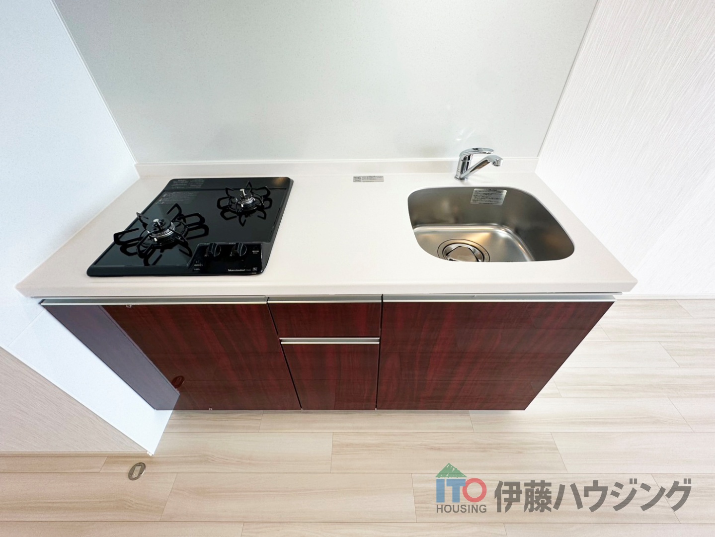 キッチン　同間取りの別部屋の写真です。クロス等色合いが場合があります。