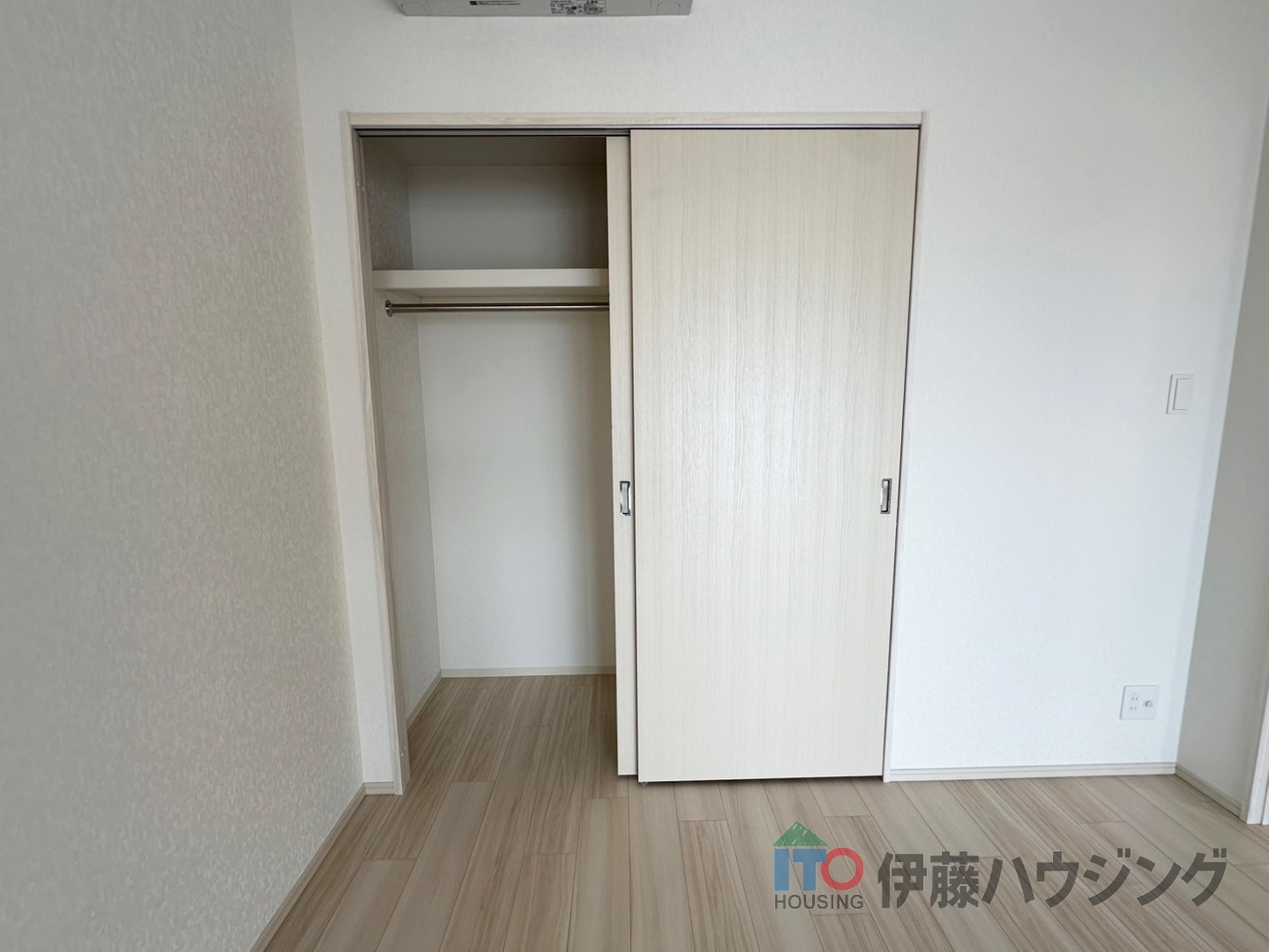 収納　同間取りの別部屋の写真です。クロス等色合いが場合があります。
