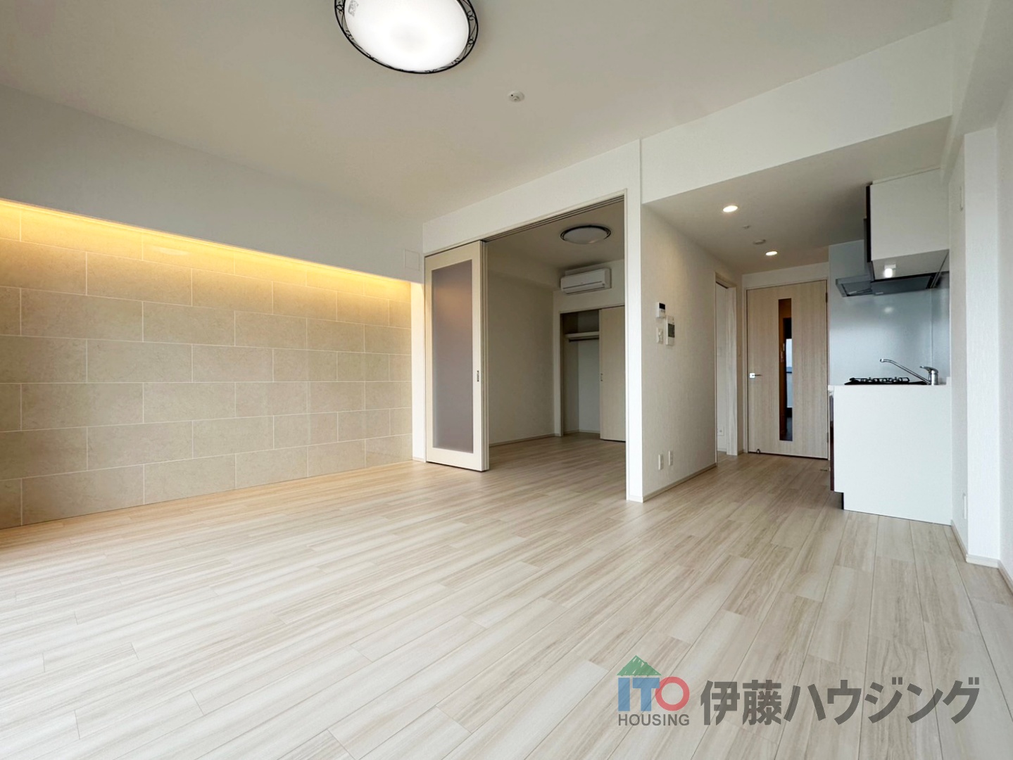 居室・リビング　同間取りの別部屋の写真です。クロス等色合いが場合があります。