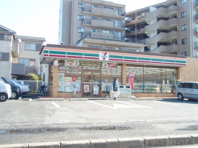 コンビニ　セブンイレブン（コンビニ）まで850m