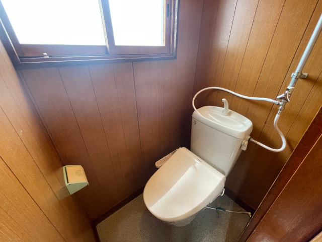 美原4丁目25番1棟3戸 2F号室のトイレ写真