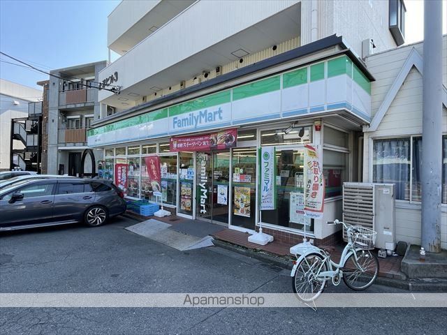 コンビニ　ファミリーマート（コンビニ）まで119m