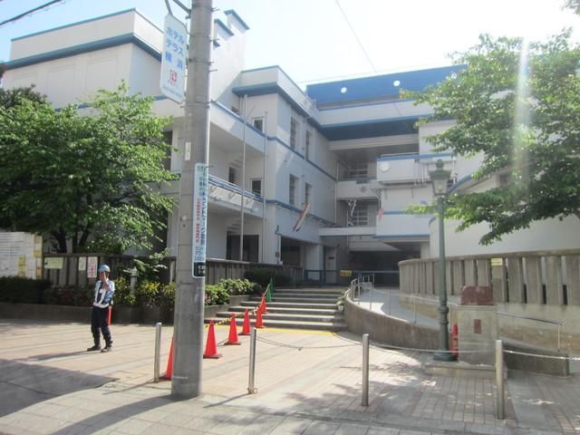小学校　★★本町小学校（小学校）まで690m