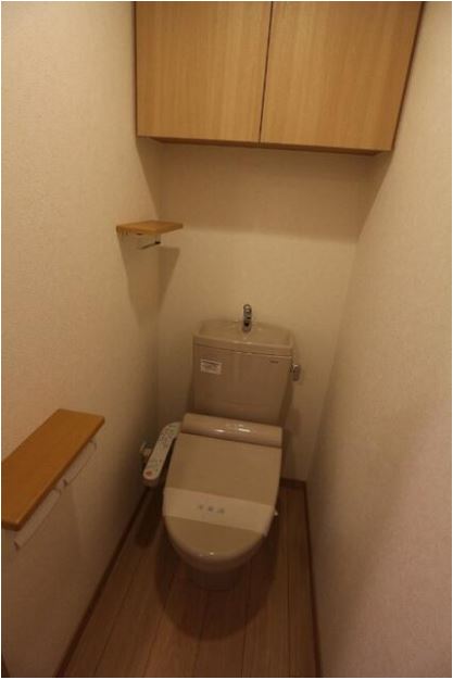 トイレ　他のお部屋の参考写真となります。