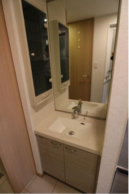 洗面設備　他のお部屋の参考写真となります。