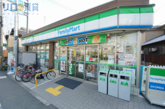 コンビニ　ファミリーマート小浦下新庄駅前店（コンビニ）まで167m