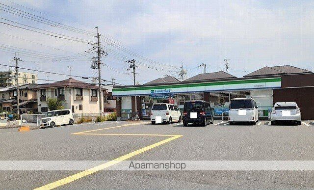 コンビニ　ファミリーマート様（コンビニ）まで350m