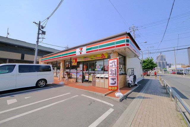 コンビニ　セブンイレブン（コンビニ）まで338m