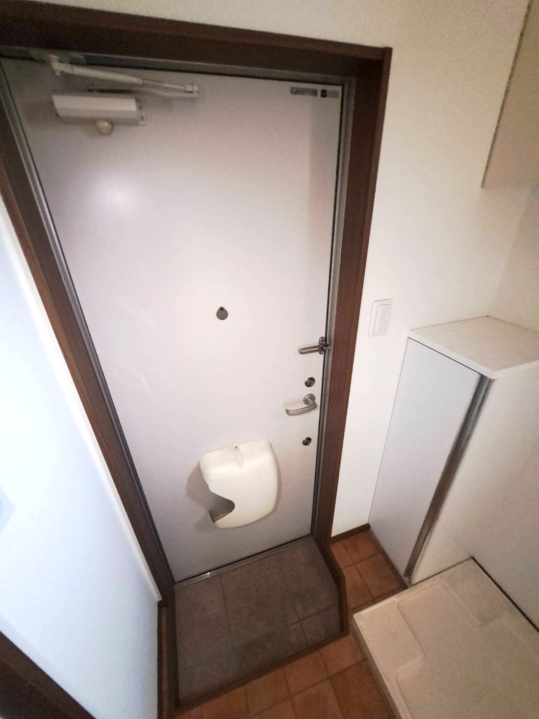 玄関　別部屋参考写真となります。