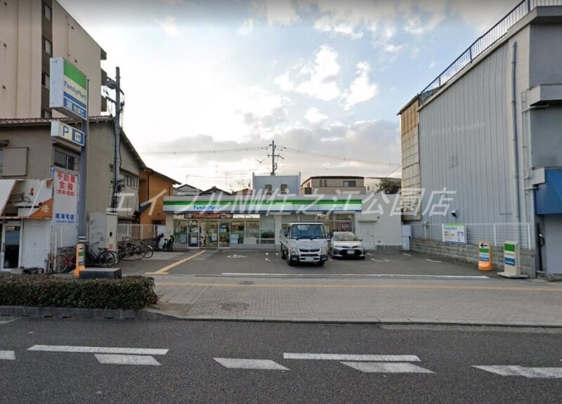 コンビニ　ファミリーマート浜口西一丁目店（コンビニ）まで667m