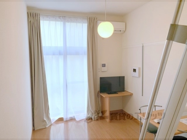 レオパレスRegulusの居間写真
