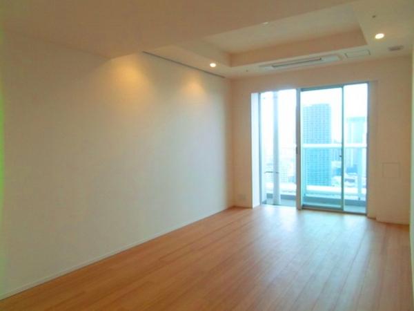 都営大江戸線 勝どき駅 徒歩11分 49階建 築13年の居間写真