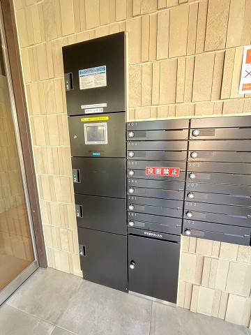 建物外観　便利な宅配ボックス完備♪