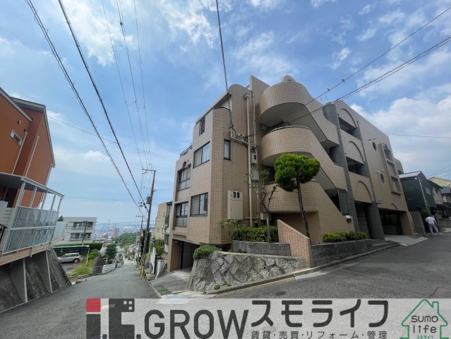 建物外観　明るい感じでいいですね。