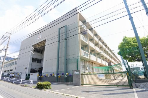 中学校　神戸市立 鷹匠中学校（中学校）まで1462m