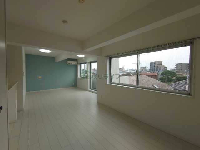 THE CLASS OGIKUBO RESIDENCEの居間写真