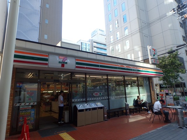 コンビニ　セブン-イレブン 大阪道修町１丁目店（コンビニ）まで501m