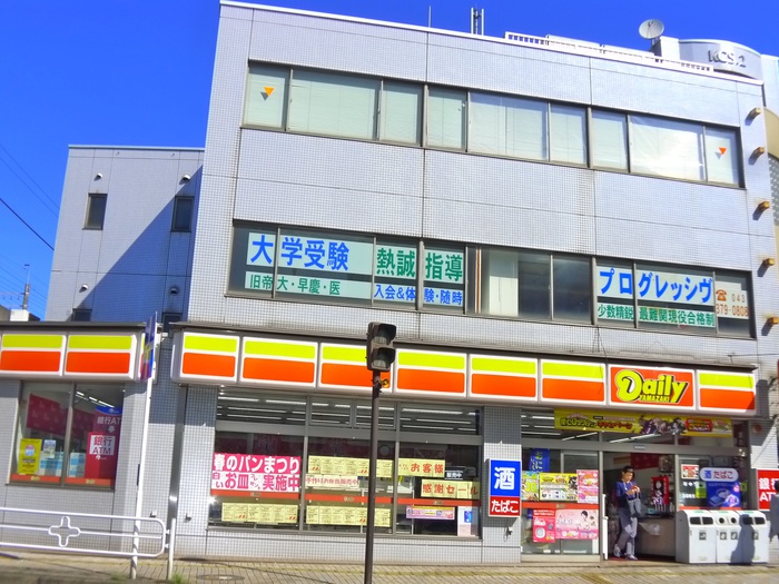 コンビニ　デイリーヤマザキ（コンビニ）まで180m