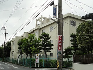 小学校　四日市市立 羽津小学校（小学校）まで612m