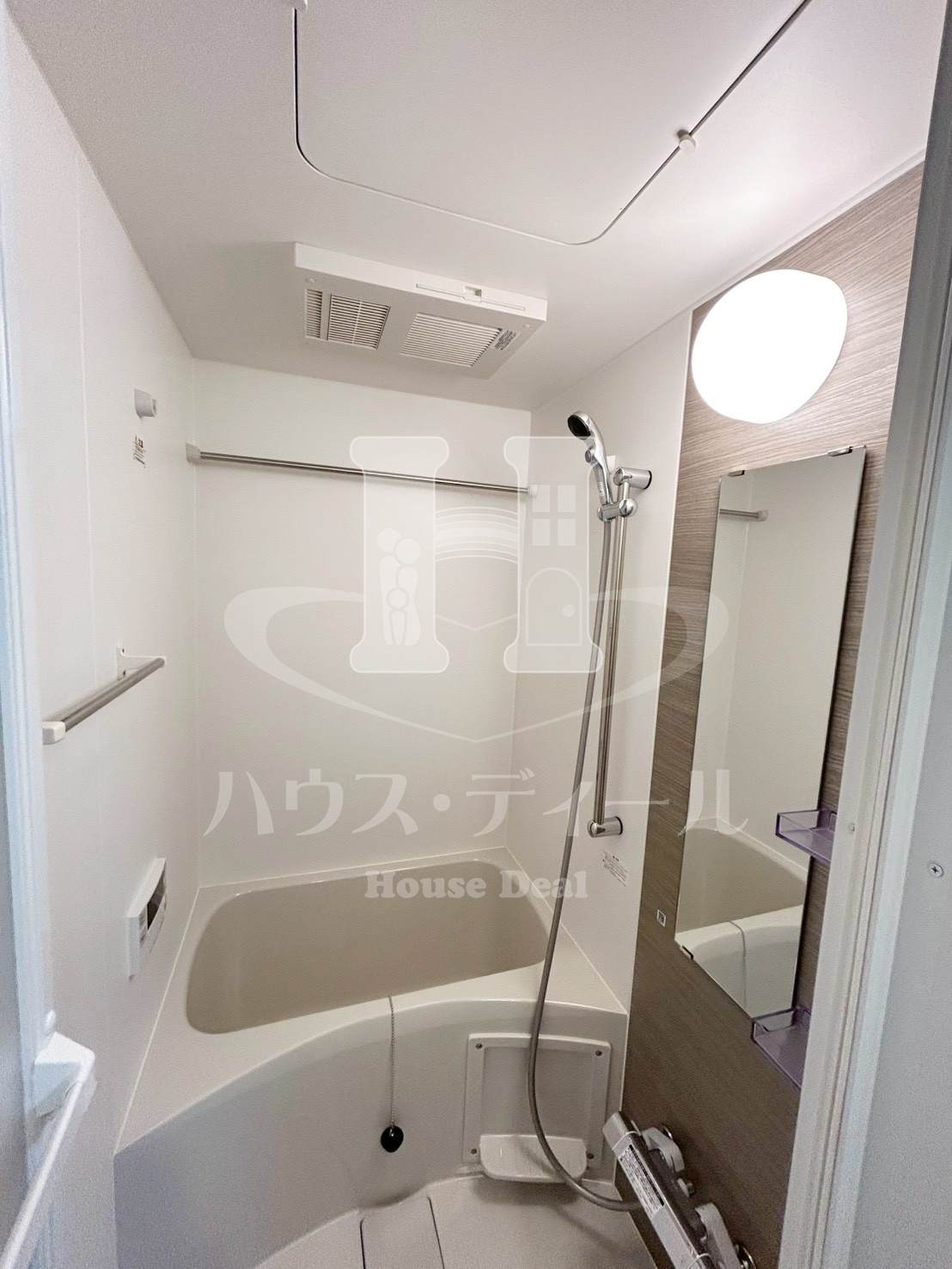 バス・シャワールーム　コンパクトで使いやすいお風呂です