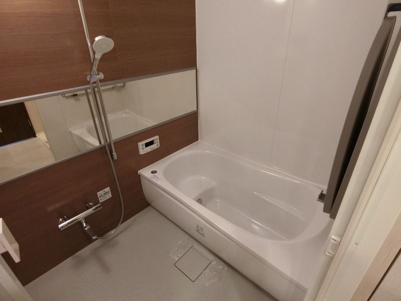 バス・シャワールーム　コンパクトで使いやすいお風呂です