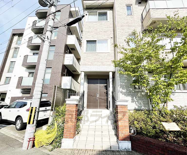 エントランス　高級感ある造りです。