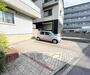 駐車場　建物の前に確保してござます。