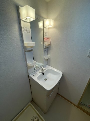 洗面設備　独立洗面台有り ※写真は同建物別部屋の参考写真です
