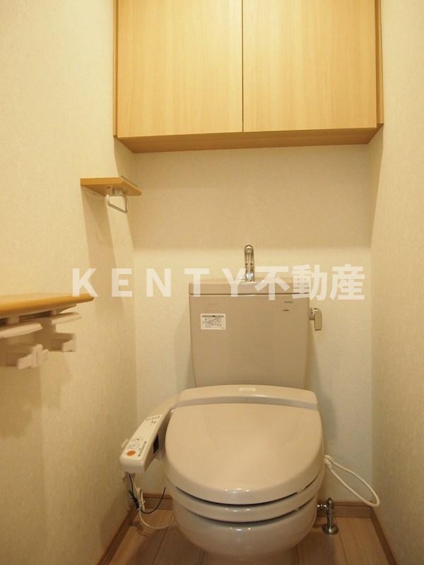 トイレ　落ち着いた色調のトイレです