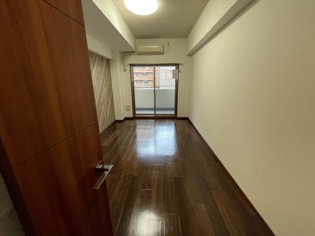居室・リビング　(参考)同マンション反転間取り他部屋の写真
