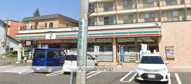 コンビニ　セブンイレブン（コンビニ）まで744m