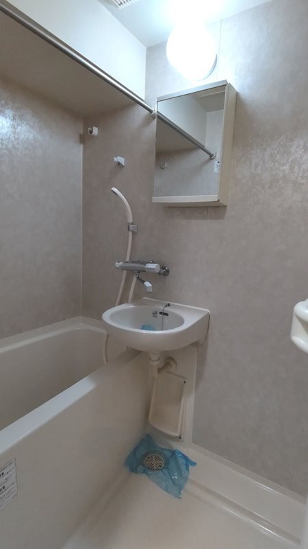 バス・シャワールーム　※別部屋の参考写真です。