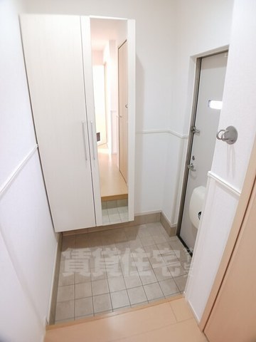 ＪＲ東海道本線 長岡京駅 バス乗車時間：8分 最寄りバス停で下車 徒歩4分 2階建 築14年の玄関写真