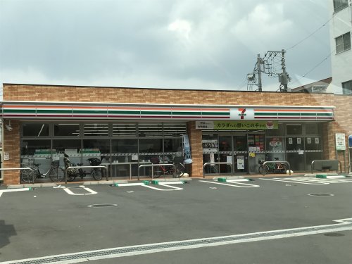 コンビニ　セブン-イレブン中野坂上駅西店（コンビニ）まで487m