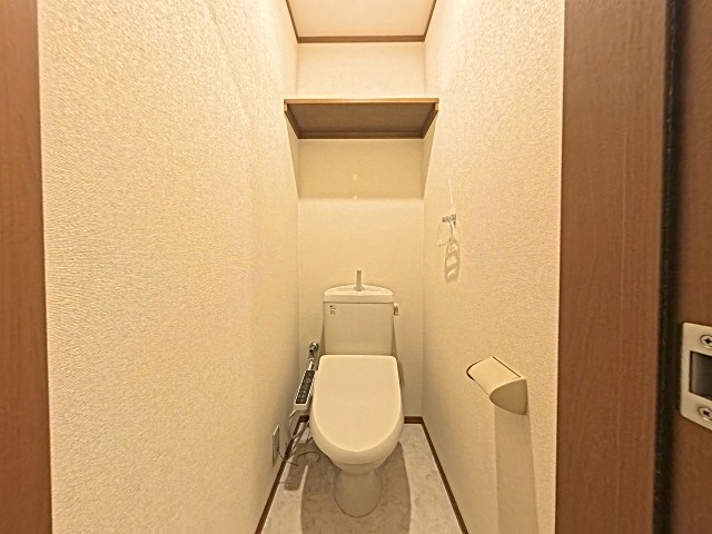 トイレ　温水洗浄便座