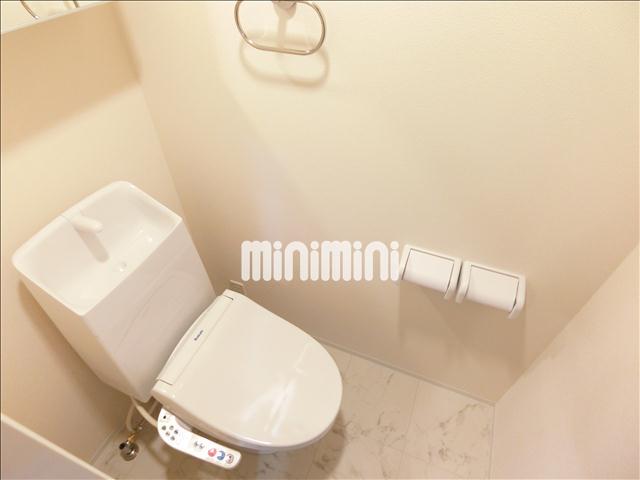 トイレ　温水洗浄便座付きのトイレです。