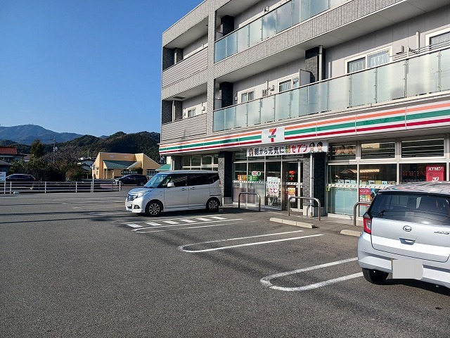 コンビニ　セブンイレブン山口泉町店（コンビニ）まで270m
