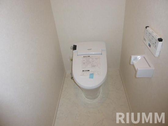 西武池袋線 椎名町駅 徒歩8分 3階建 築13年のトイレ写真
