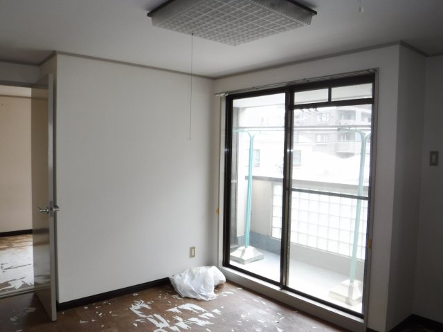 サニーテラス大町の居間写真